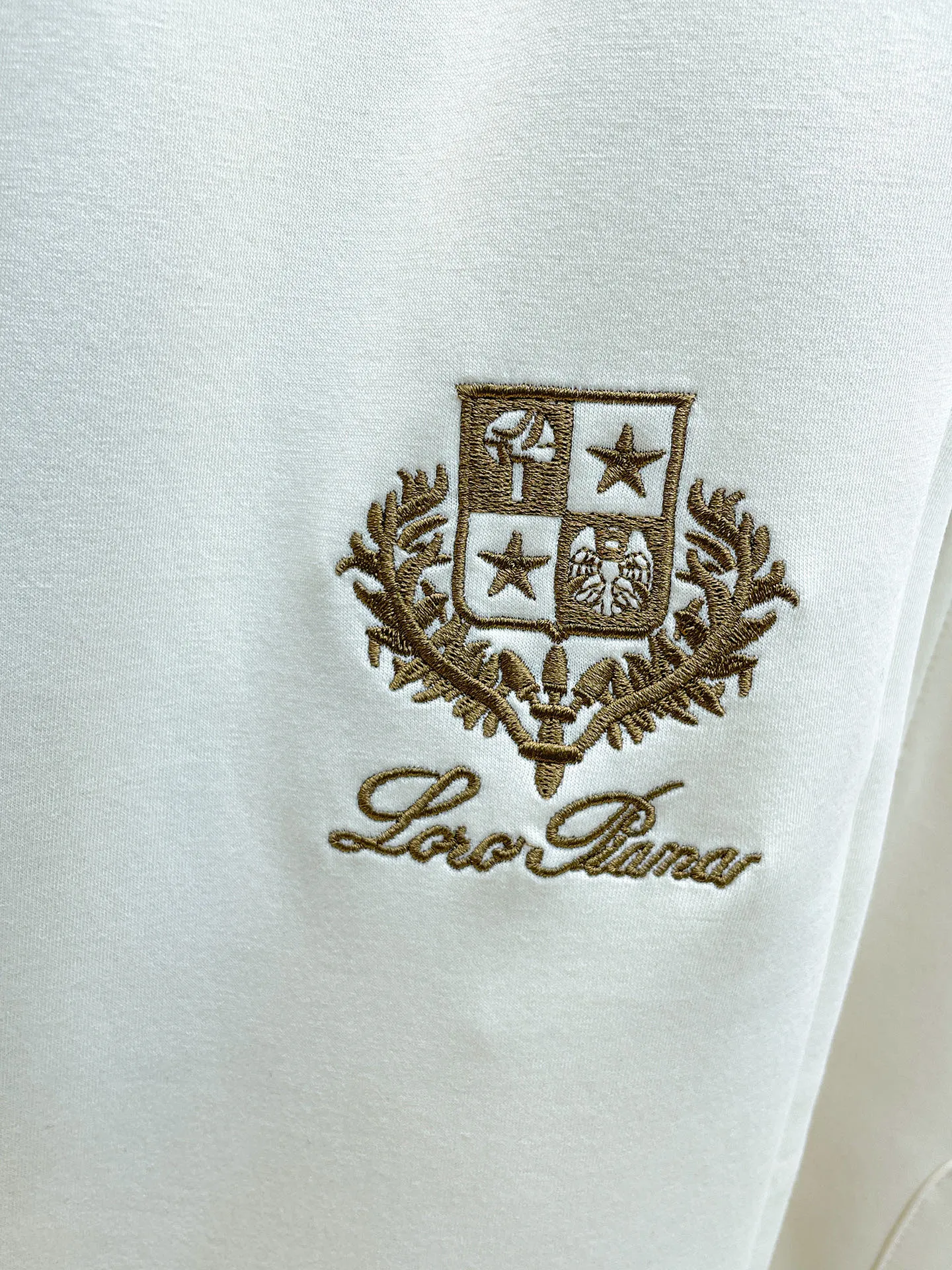 LP New Arrival counter Same Style casual suit, Breathable, comfortable and casual! Full of high-end feel! The details are exquisite and high-end, and the workmanship is impeccable! The original Premium fabric is very high-end! The fabric is crisp and anti-wrinkle Wear-Resistant, warm, neat and stylish. Everyone must buy a set this autumn and winter. They must look cool and cool when wearing them. We especially recommend Sizes M-3XL